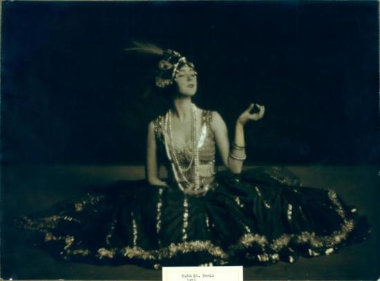 Ruth St. Denis in Black and Gold Nautch. (1916) Via nypl