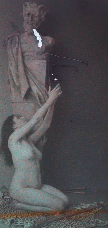 Photographe anonyme. Femme posant nue 1911. Autochrome ®SFP